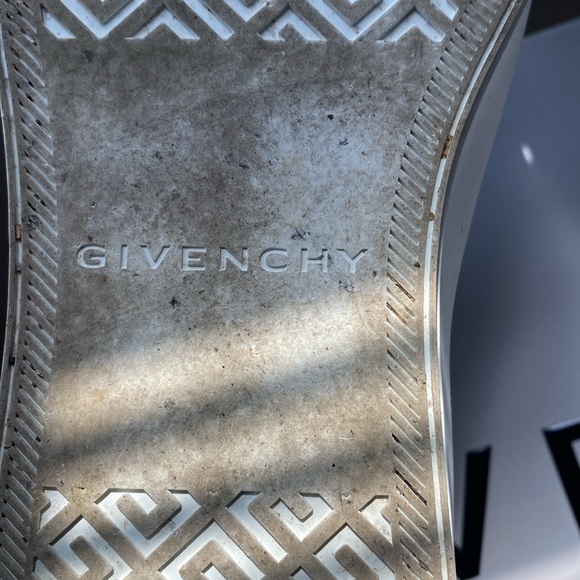 Designer sneakers Size 9, gentle worn twice. I needed a bigger size, sad to sell - Picture 10 of 16